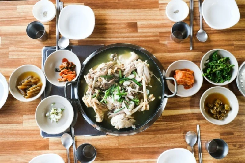 극한직업 괴산 능이닭백숙